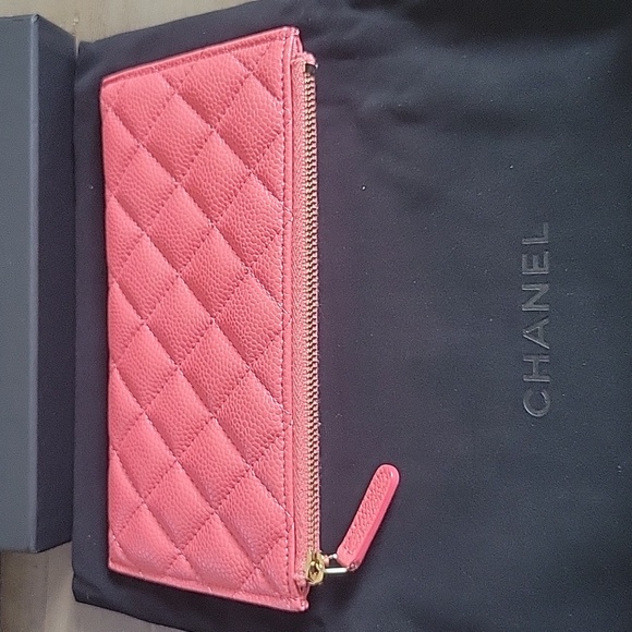 CHANEL Iridescent Caviar Classic Zip Pouch - Picture 8 of 11
